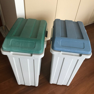 ゴミ箱2個の画像