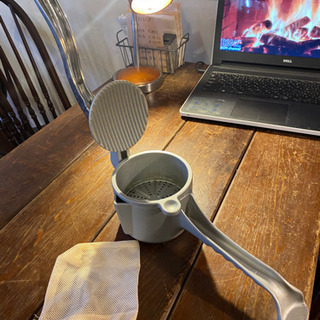 ジュース生搾り器