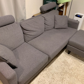3人掛けソファ+オットマン+クッション2個ですの画像