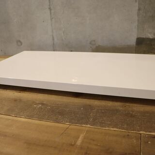 Cassina ixc.(カッシーナ イクスシー)で取り扱われていたピエロ・リッソーニ デザイン261 NOTE(ノート) ローテーブルです！グロッシーホワイトのコンパクトなリビングテーブルです。の画像