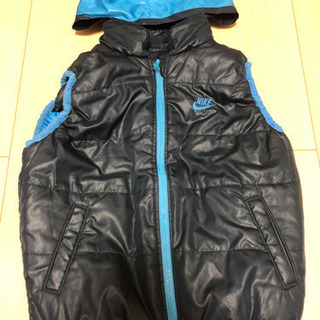 子供服　NIKE サイズ120 ベストの画像