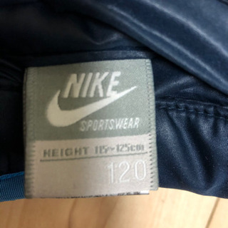 子供服　NIKE サイズ120 ベストの画像
