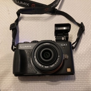 保育園幼稚園のイベントに最適なカメラ！パナソニック　ミラーレス一眼レフ機　単焦点パンケーキレンズセットGX1おまけ多数！の画像