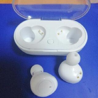 イヤホン　白の画像