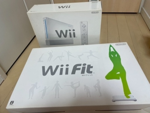 Wii本体+Wiifit、スーパーマリオブラザーズのセット