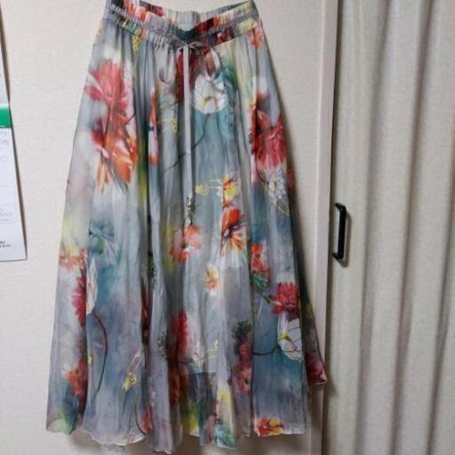 新品です。ロングスカート