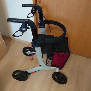 至急なのでお安く出品してます　シルバーカー　中古の画像