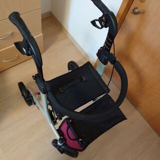 至急なのでお安く出品してます　シルバーカー　中古の画像