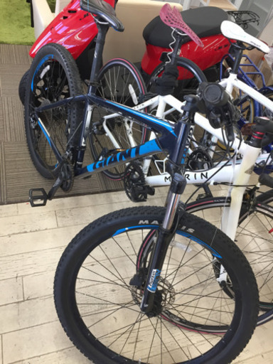 2/19  【人気‼️自転車入荷❤️】定価¥66,000  GIANT TALONシリーズ  27.5インチ  フレームMサイズ  ISO42 10-2  綺麗  ブラック  ブルー