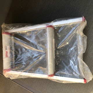 未使用の脚立