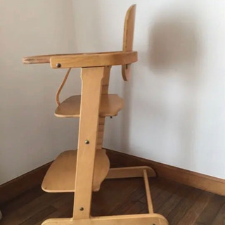 ポーネルンドのゴイダー社木製ハイチェアの画像