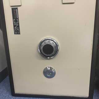 金庫(鍵なし)あげます。+1500円払います。