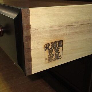 rk1376　北海道民芸家具　ワードローブ　衣装箪笥　木製　鍵2個付き　民芸家具　和箪笥　タンス　鏡付き　ネクタイ掛　幅109cm　高さ182cm　天然木    の画像