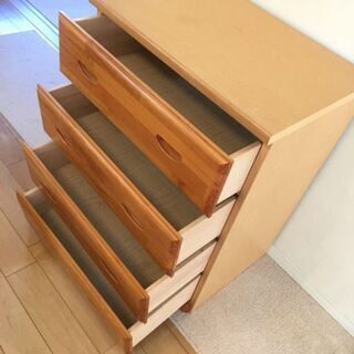 シンプル 小型 木製タンス 4段の画像