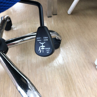 メッシュキャスター付きチェア☆ひじ掛けつき☆オフィスチェア☆の画像