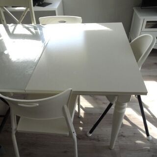 IKEAイケアの伸長式5点ダイニングテーブルINGATORP