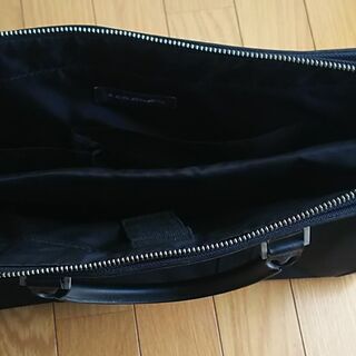 【未使用】紳士用ハンカチ 新品 ３枚 ＋おまけのビジネスバッグの画像