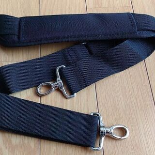 【未使用】紳士用ハンカチ 新品 ３枚 ＋おまけのビジネスバッグの画像