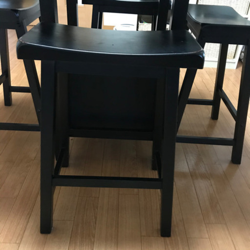 おしゃれな黒のテーブル