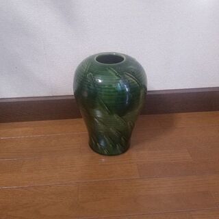 深緑の花瓶