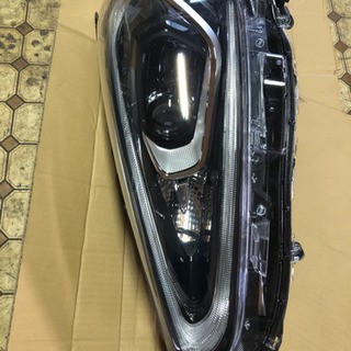 トヨタ　シエンタ　純正LEDヘッドライト（左）