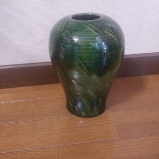 深緑の花瓶の画像