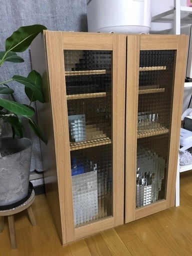 食器収納　曇りガラス　北欧　収納棚
