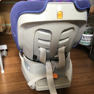 新生児の肌着とチャイルドシートのセットの画像