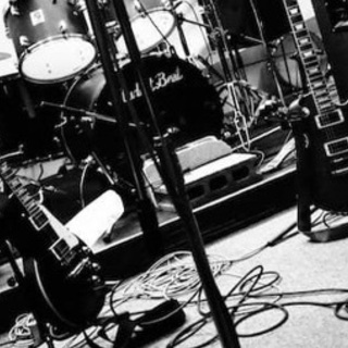 ギタリストとドラマー募集