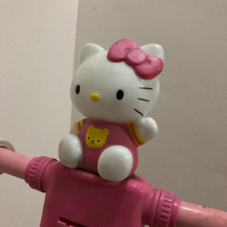 キティちゃんキックボードの画像