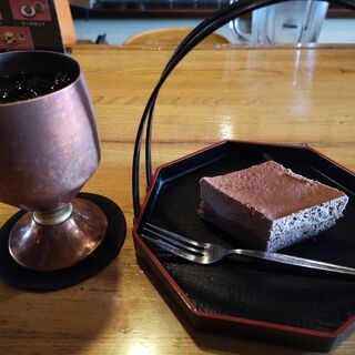 15時からテラスのあるカフェで本読みませんか？