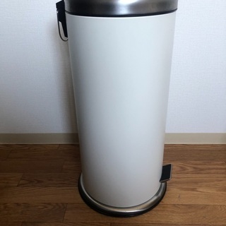 IKEA ペダル式ごみ箱
