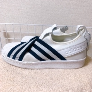【adidas】スニーカーの画像