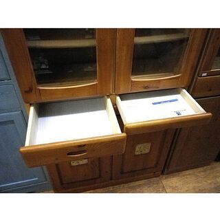 値下げしました! 食器棚 幅77×奥行44×高さ180 カントリー調 キッチン 木目 ウッド 収納 両開き 札幌 厚別店