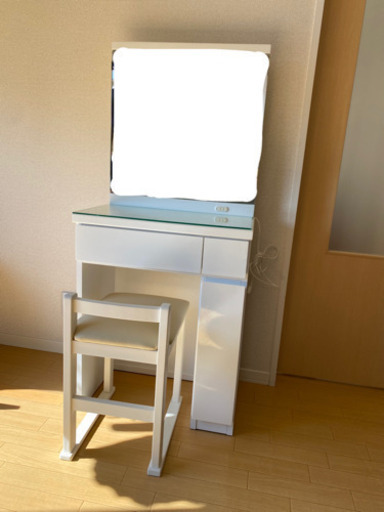 ニトリ　ドレッサー　鏡台　椅子・コンセント付き