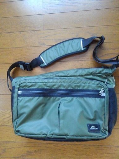 STARTTSショルダーバッグ