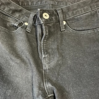GU レディース　ブラックデニムズボン サイズ64の画像