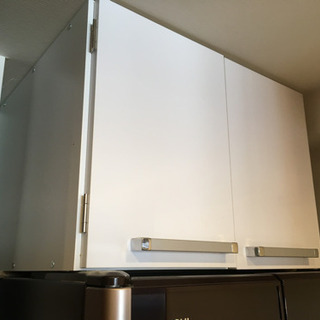 冷蔵庫上の収納の画像