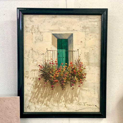 扉と花の絵画