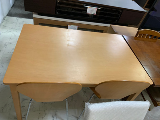 (クリスマスセール)ダイニングテーブル　4点セット　ベージュー