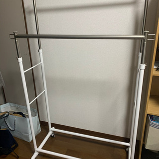 ハンガーラックの画像