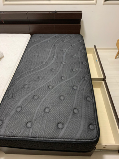 マナベ家具 シングルベッド 1台(黒マットレス付)