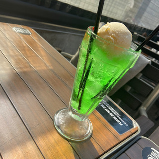 これから新宿で空いてる方！