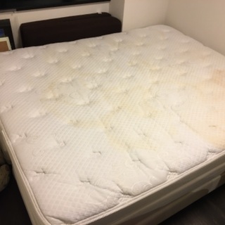 クイーンサイズベッド キングスダウン