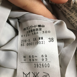 ★ 新品・未使用★【自由区】白系ツイード セットアップスーツ Mサイズの画像