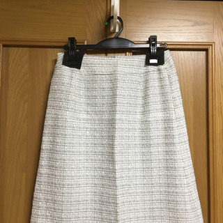 ★ 新品・未使用★【自由区】白系ツイード セットアップスーツ Mサイズの画像