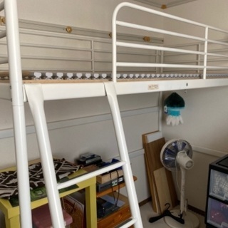 白いikeaのロフトベット