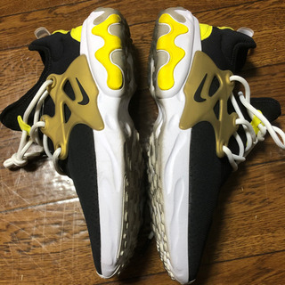 nike react PRESTO Brutal Honeyの画像