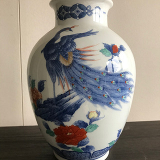 鍋島　白磁　花入れ　孔雀　