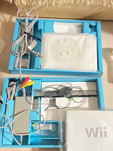 任天堂　Wii本体+Wiiバランスボード　カセット4つ付き